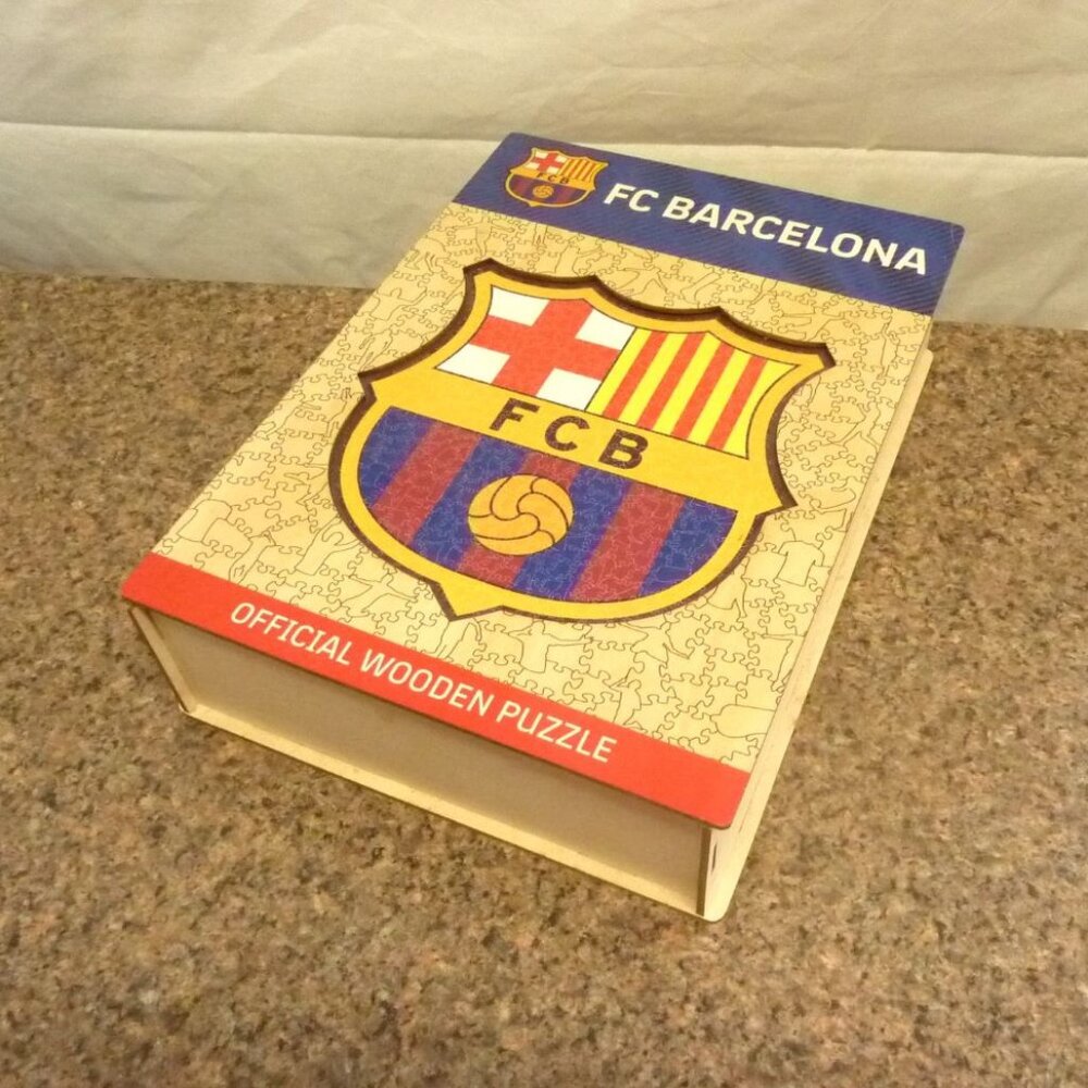 FC Barcelona Official Wooden Puzzle - Barca Crest - 500 PCS - Size L - with Box